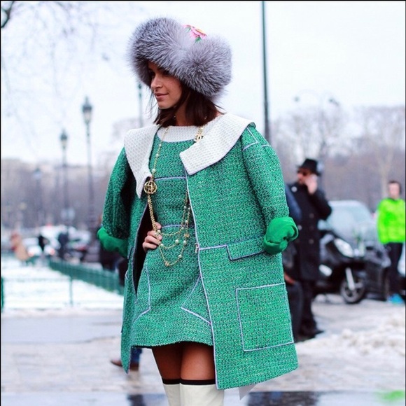 Authentic Chanel tweed coat - Picture 1 of 7